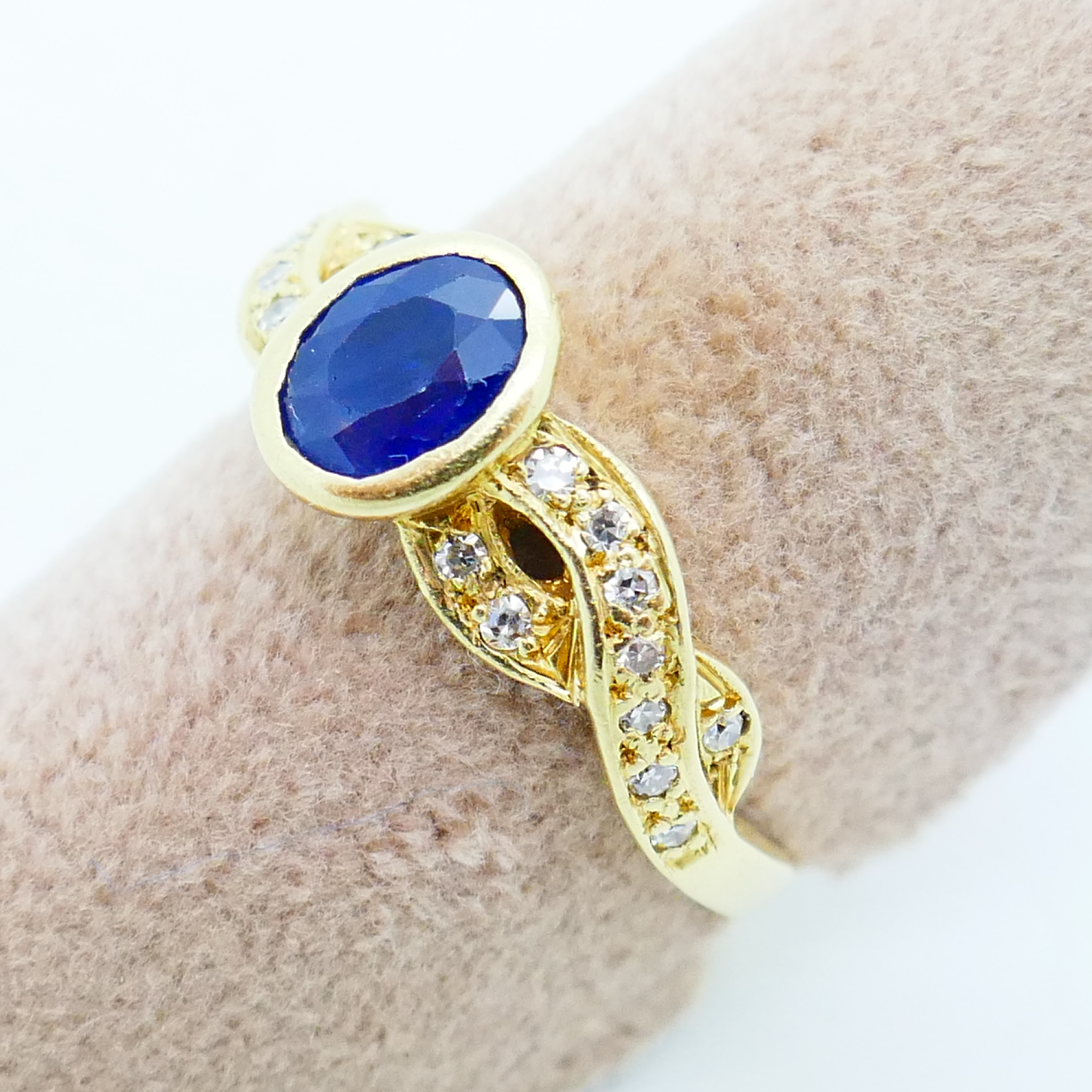 18kt Geelgouden ring met saffier en diamanten - Afbeelding 7