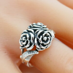 Zilveren ring met 3 rozen
