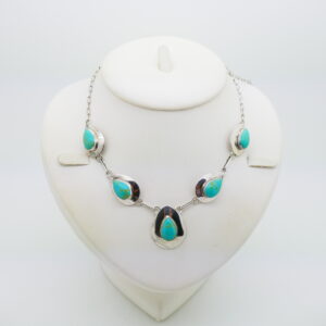 Zilveren collier met turkoois